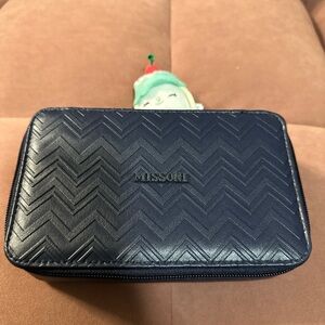 MISSONI Delta One First Class Amenity Kit New Blue Leather necessary case